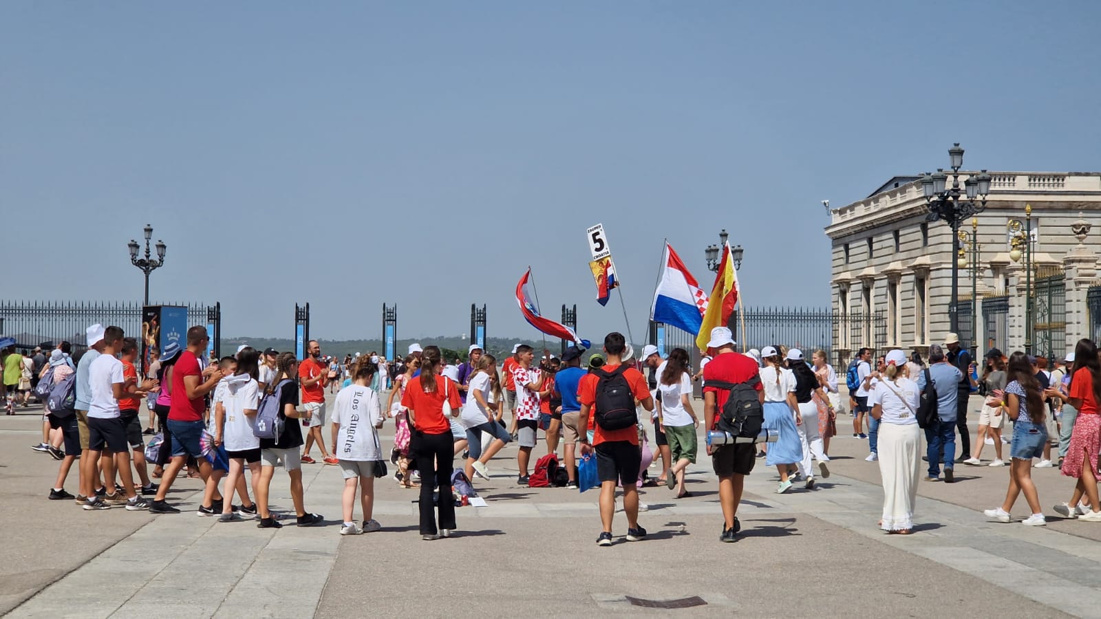 Mladi neokatekumeni ljudi